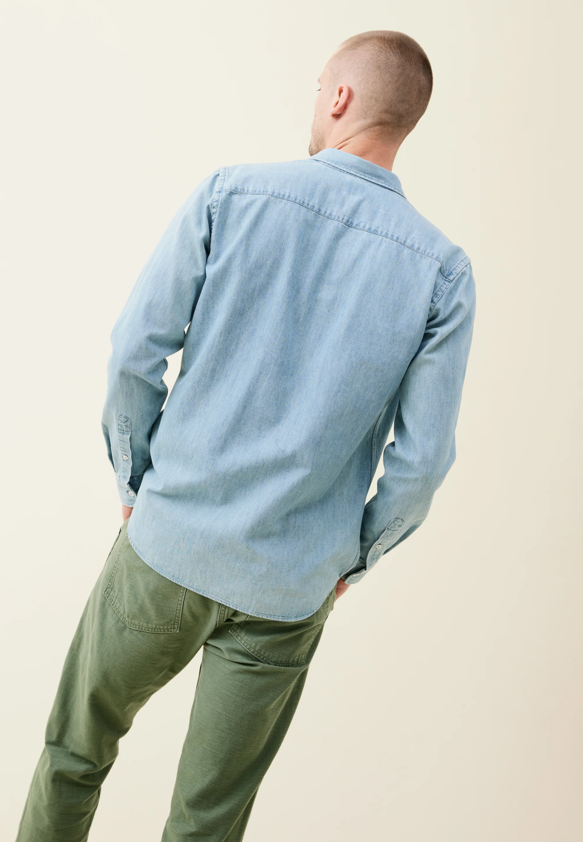 La chemise en jean - Image 11