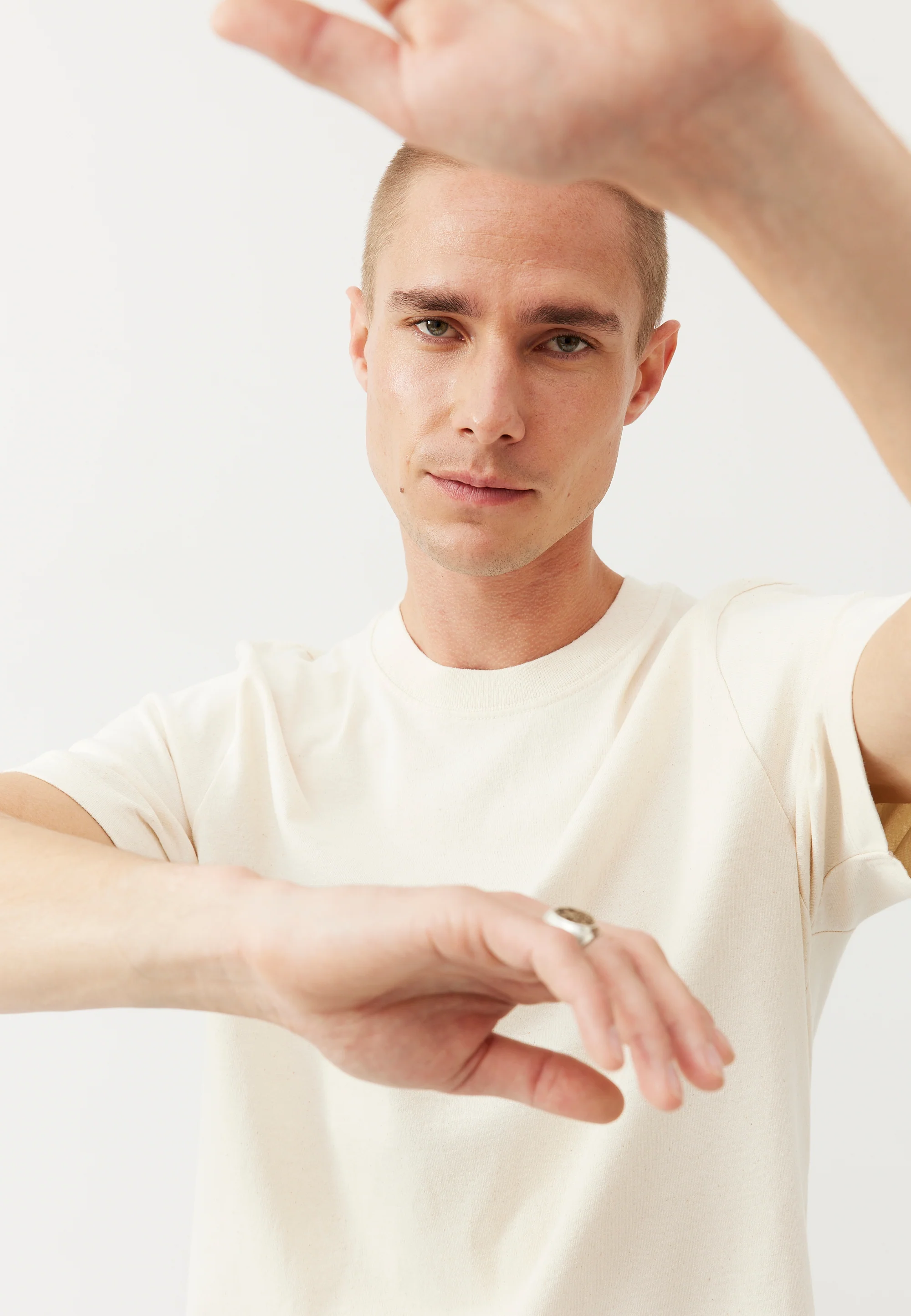 Le t-shirt heavyweight col fin - Image 24